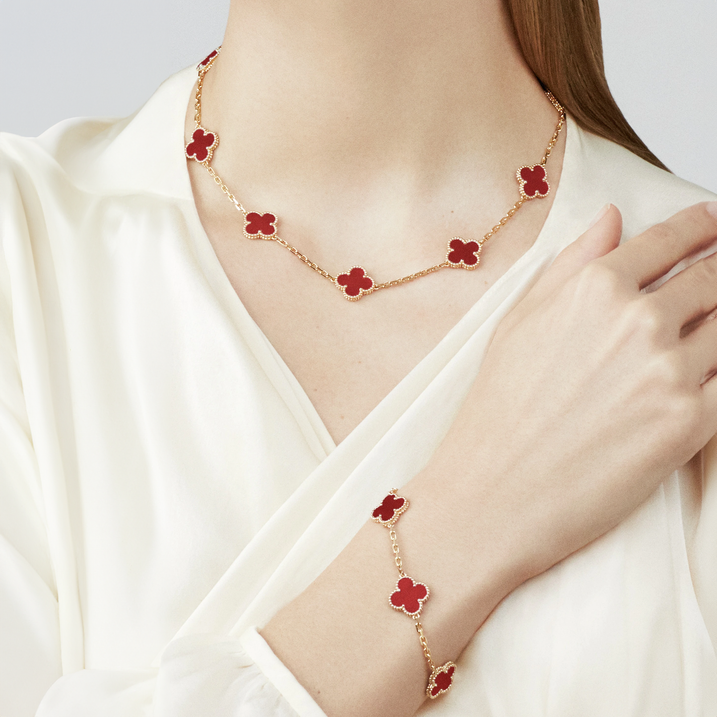 Ensemble trèfle en or 18 carats (collier, boucles d'oreilles et bracelet)